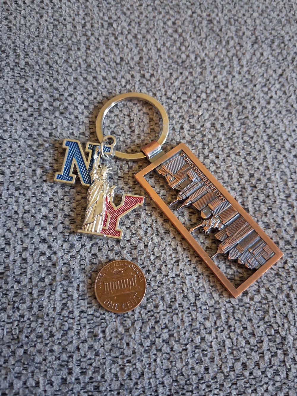 NYC Souvenir Keychain with Statue of Liberty and Skyline Charm